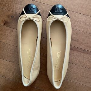 Authentic Chanel ballet flats beige/nude and black